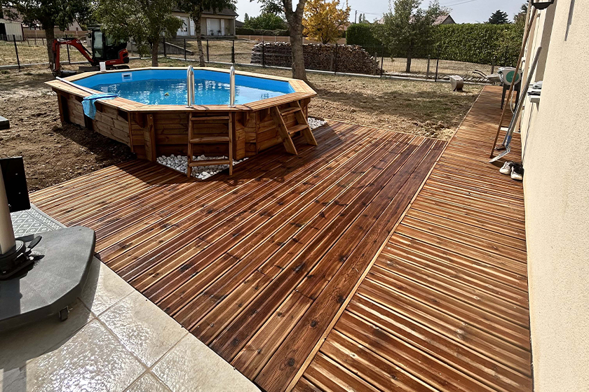 Terrasse bois piscine Cusset