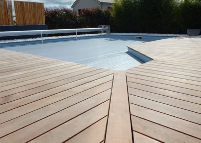 Travaux extérieurs autour d’une structure bois