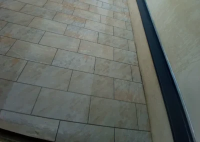 Terrasse carrelée en cours ou fin de chantier