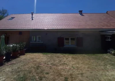 Toiture en ardoise avec fenêtre de toit